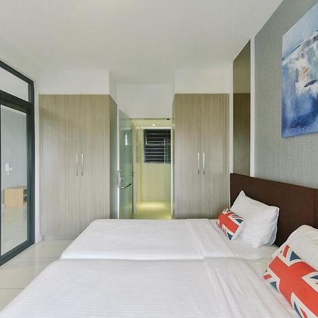 1 Tebrau Suites By Subhome Джохор-Бару Екстер'єр фото
