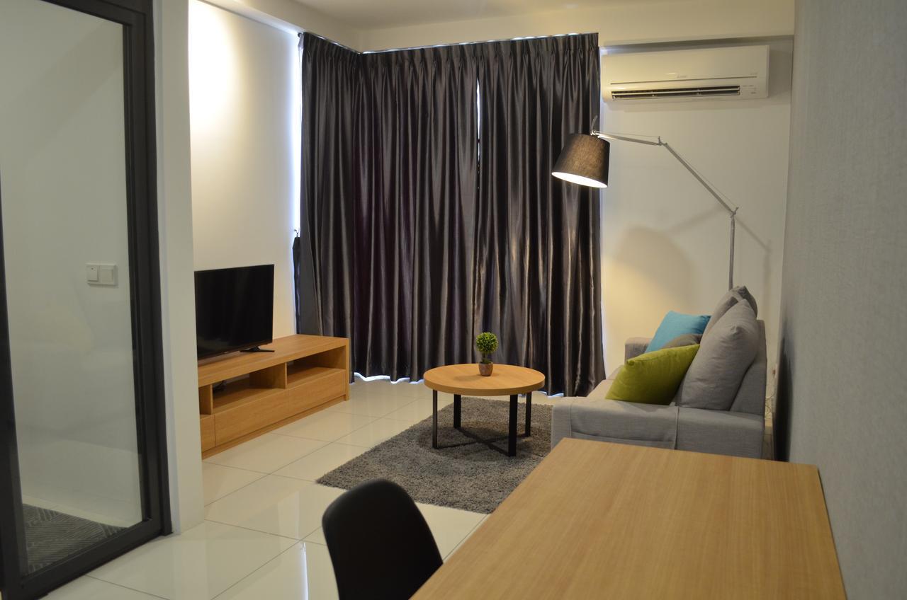 1 Tebrau Suites By Subhome Джохор-Бару Екстер'єр фото