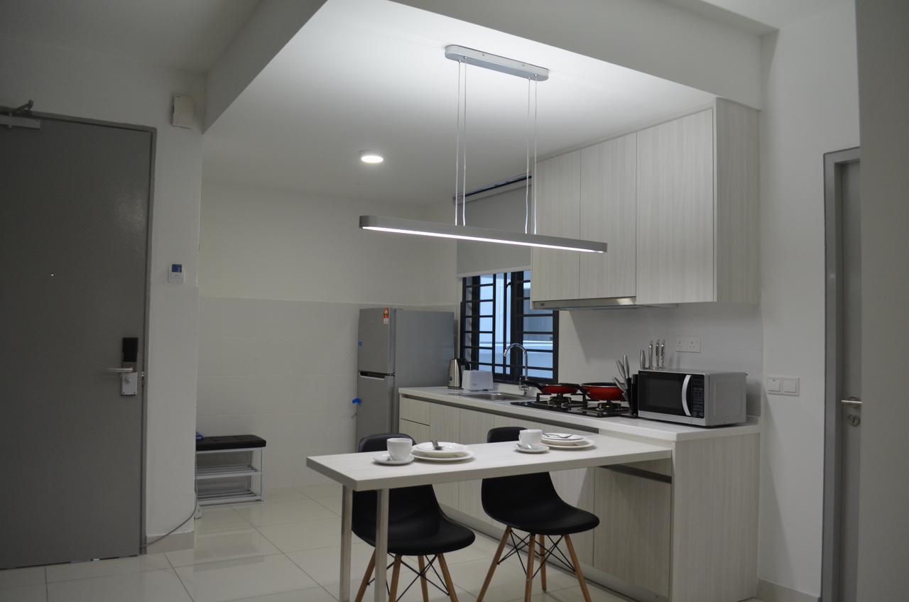 1 Tebrau Suites By Subhome Джохор-Бару Екстер'єр фото