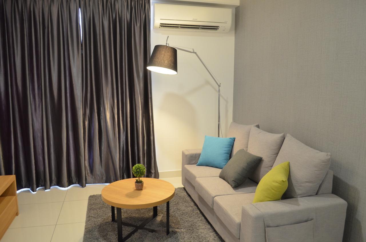 1 Tebrau Suites By Subhome Джохор-Бару Екстер'єр фото