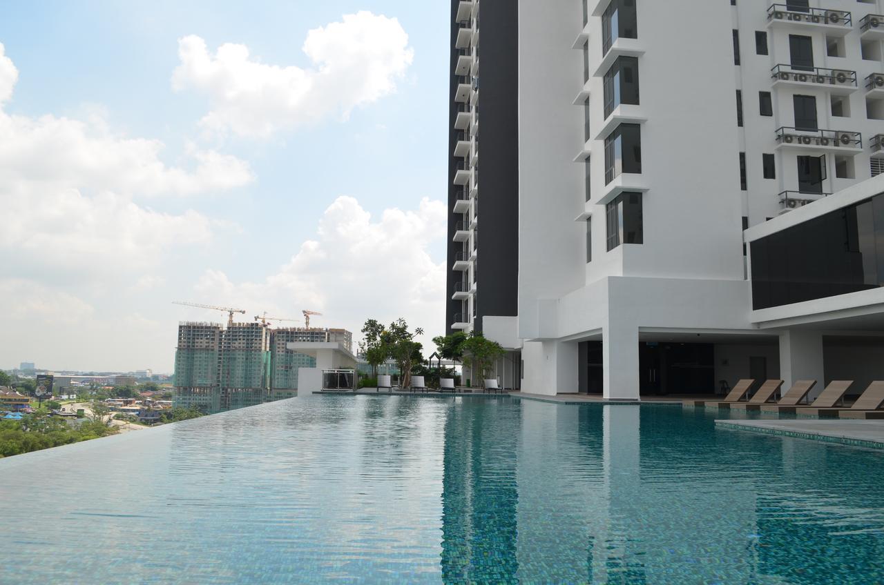 1 Tebrau Suites By Subhome Джохор-Бару Екстер'єр фото