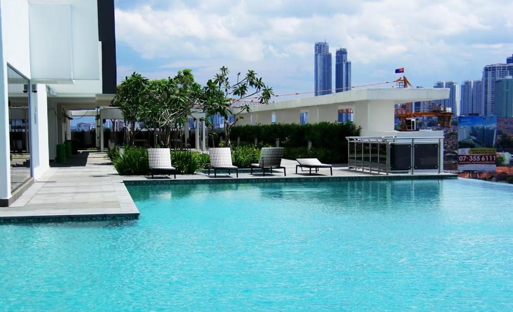 1 Tebrau Suites By Subhome Джохор-Бару Екстер'єр фото
