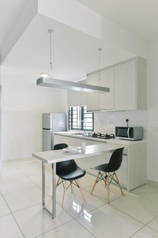 1 Tebrau Suites By Subhome Джохор-Бару Екстер'єр фото