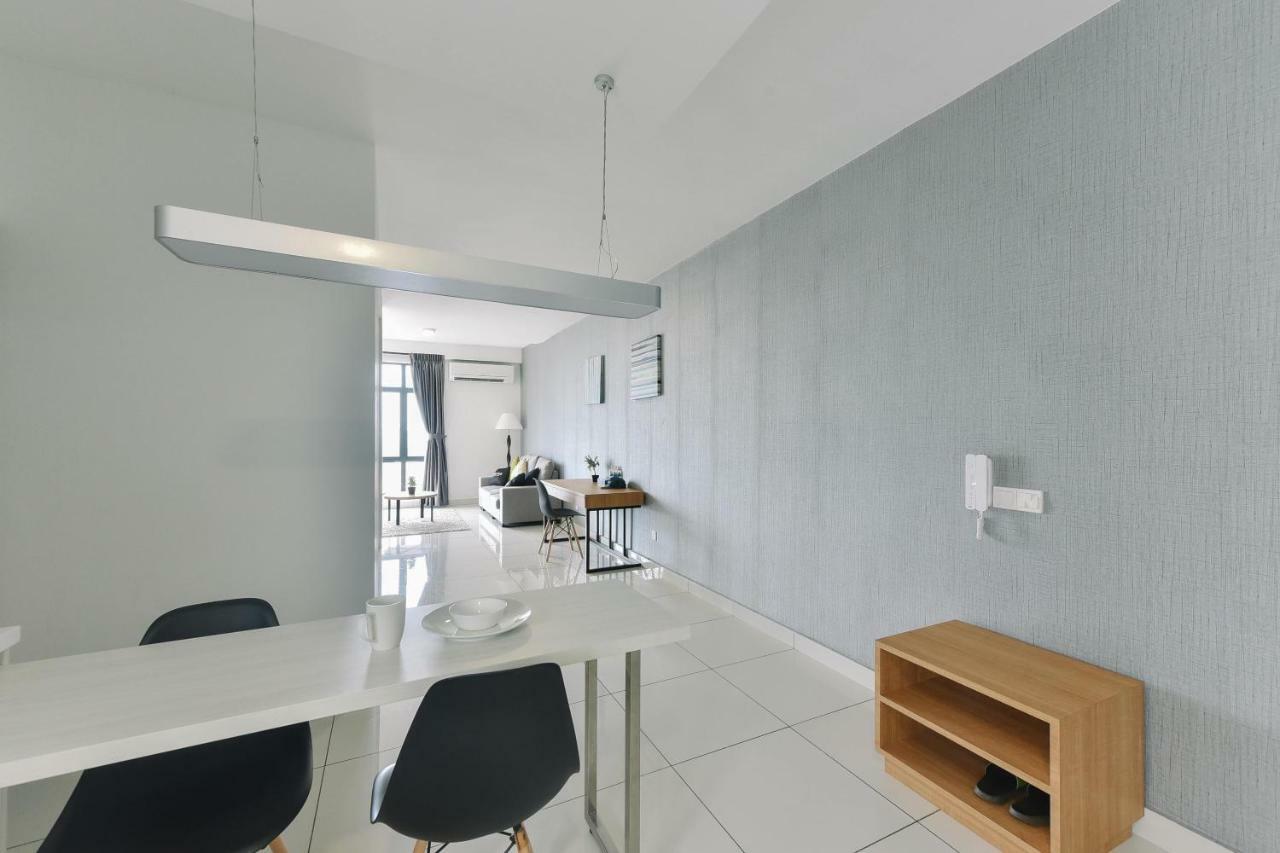 1 Tebrau Suites By Subhome Джохор-Бару Екстер'єр фото