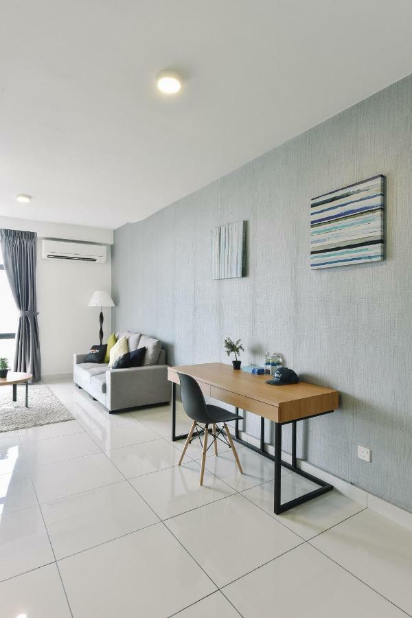 1 Tebrau Suites By Subhome Джохор-Бару Екстер'єр фото