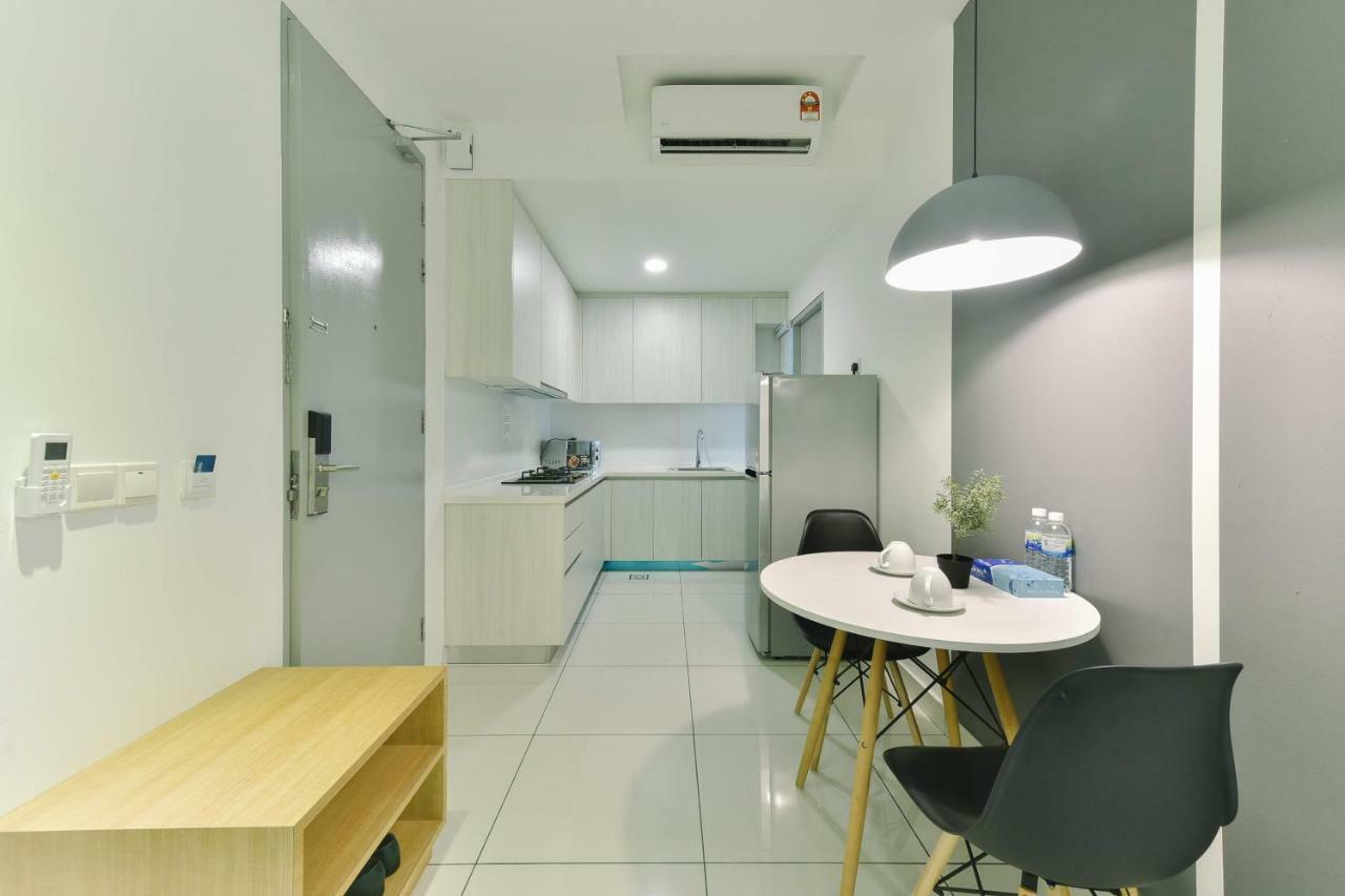 1 Tebrau Suites By Subhome Джохор-Бару Екстер'єр фото