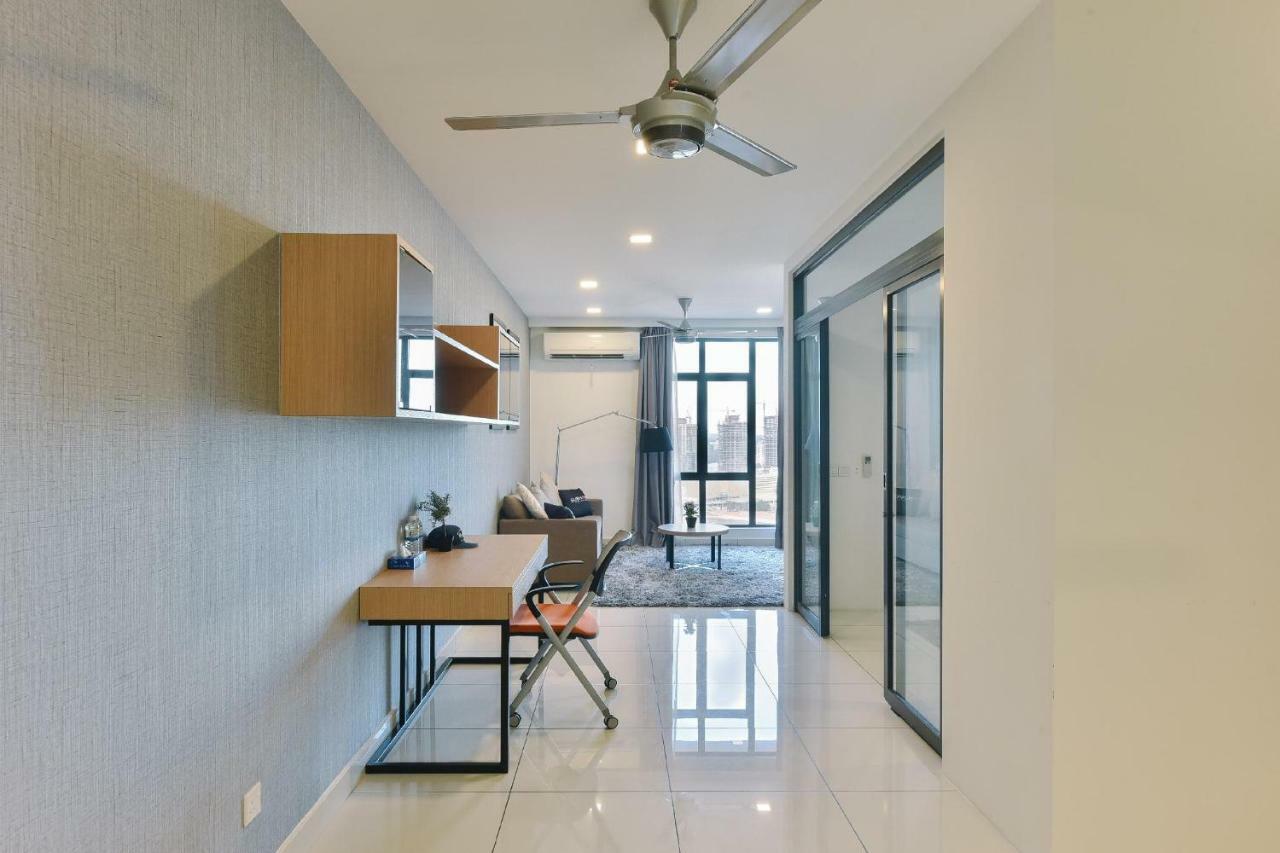 1 Tebrau Suites By Subhome Джохор-Бару Екстер'єр фото
